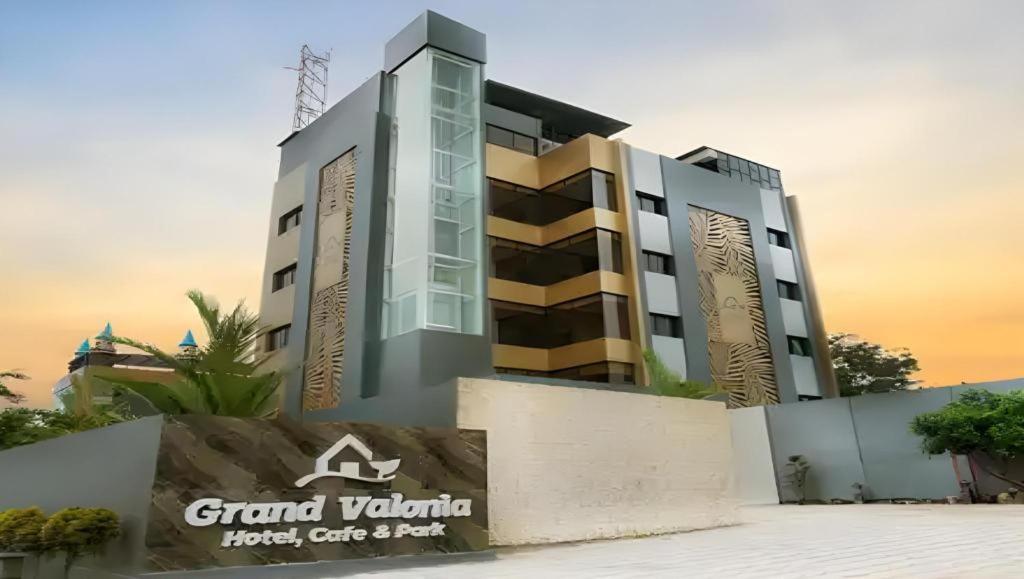 Grand Valonia Hotel Jembel Exterior foto